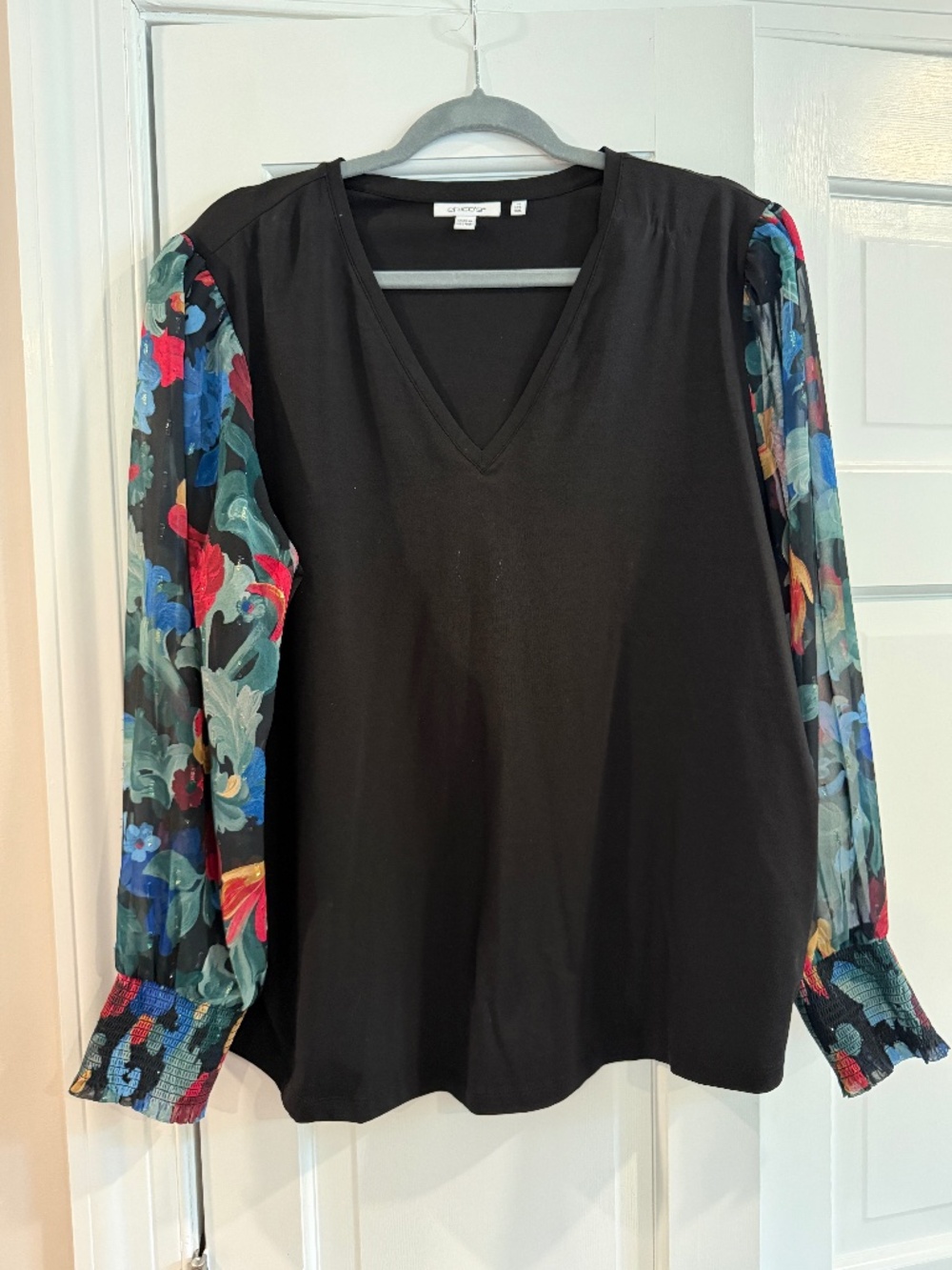 Chico's mixed knit blouse with sheer floral sleeves size 4 EUC